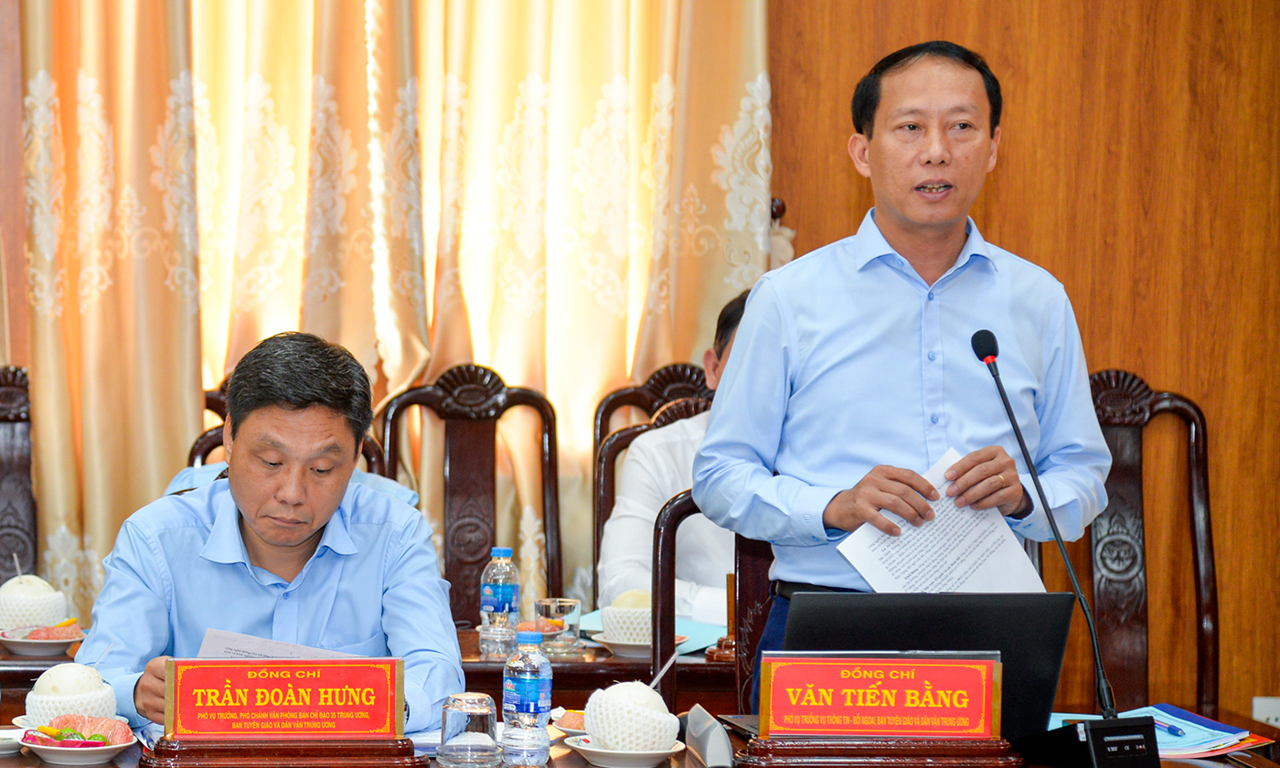 Đồng chí Phạm Tiến Bằng, Phó Vụ trưởng Vụ Thông tin - Đối ngoại, Ban Tuyên giáo và Dân vận Trung ương phát biểu tại buổi làm việc.