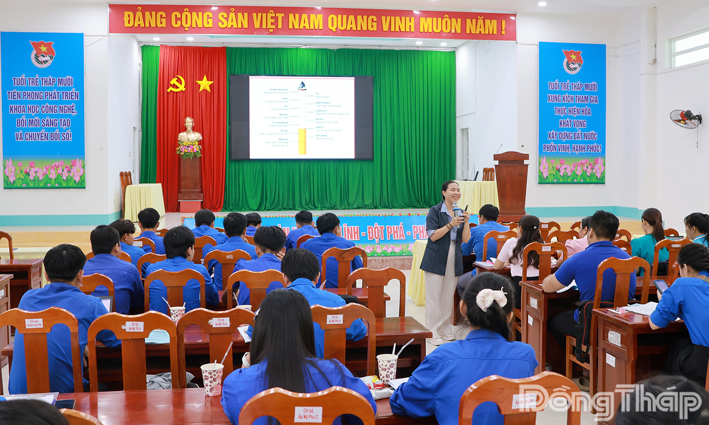 Quang cảnh buổi tập huấn.