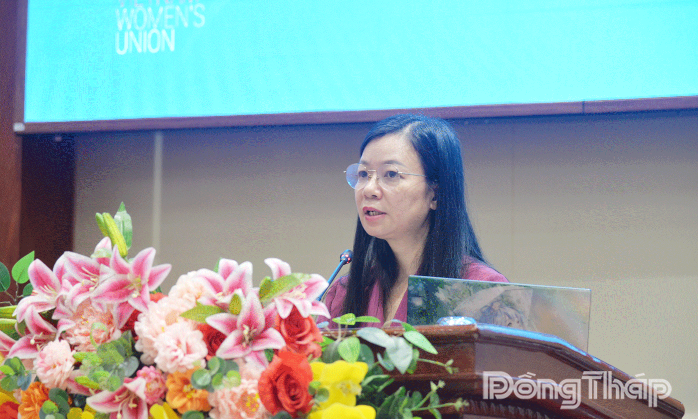 Đồng chí Nguyễn Thị Thu Hiền, Phó Chủ tịch Hội LHPN Việt Nam phát biểu khai mạc lớp tập huấn.