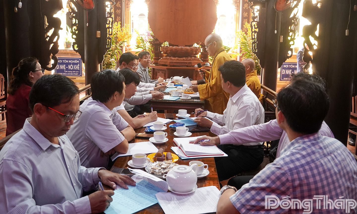 Quang cảnh buổi thăm, làm việc với Ban Trị sự Giáo hội Phật giáo Việt Nam tỉnh.