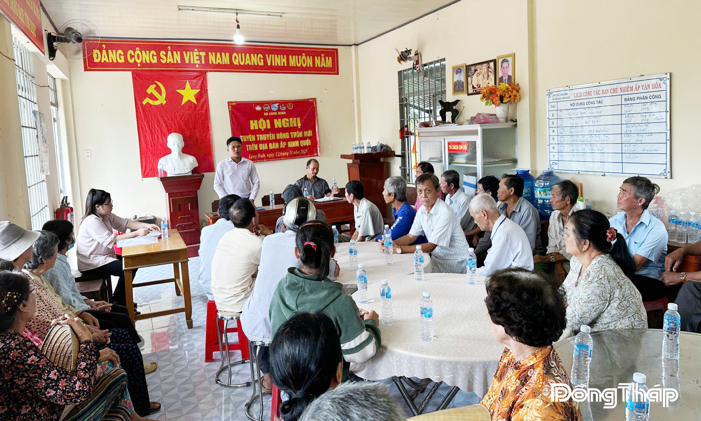 Tuyên truyền nông thôn mới trên địa bàn xã Long Bình.