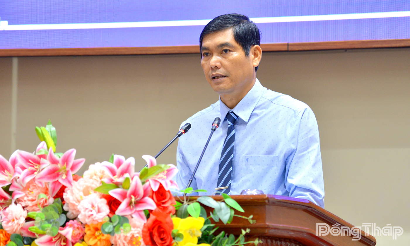 Phạm Công Hùng, Ủy viên Ủy ban nhân dân tỉnh, Giám đốc Sở Tư pháp trình tóm tắt Tờ trình ban hành Nghị quyết