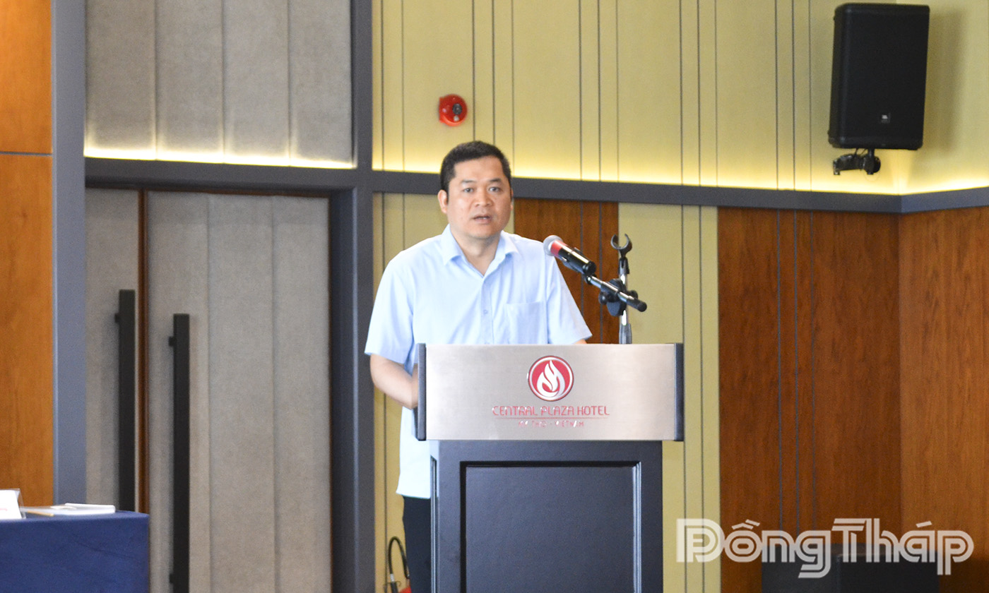 Đồng chí Trần Quốc Toản, Phó Cục trưởng Cục Xuất nhập khẩu phát biểu tại hội nghị.