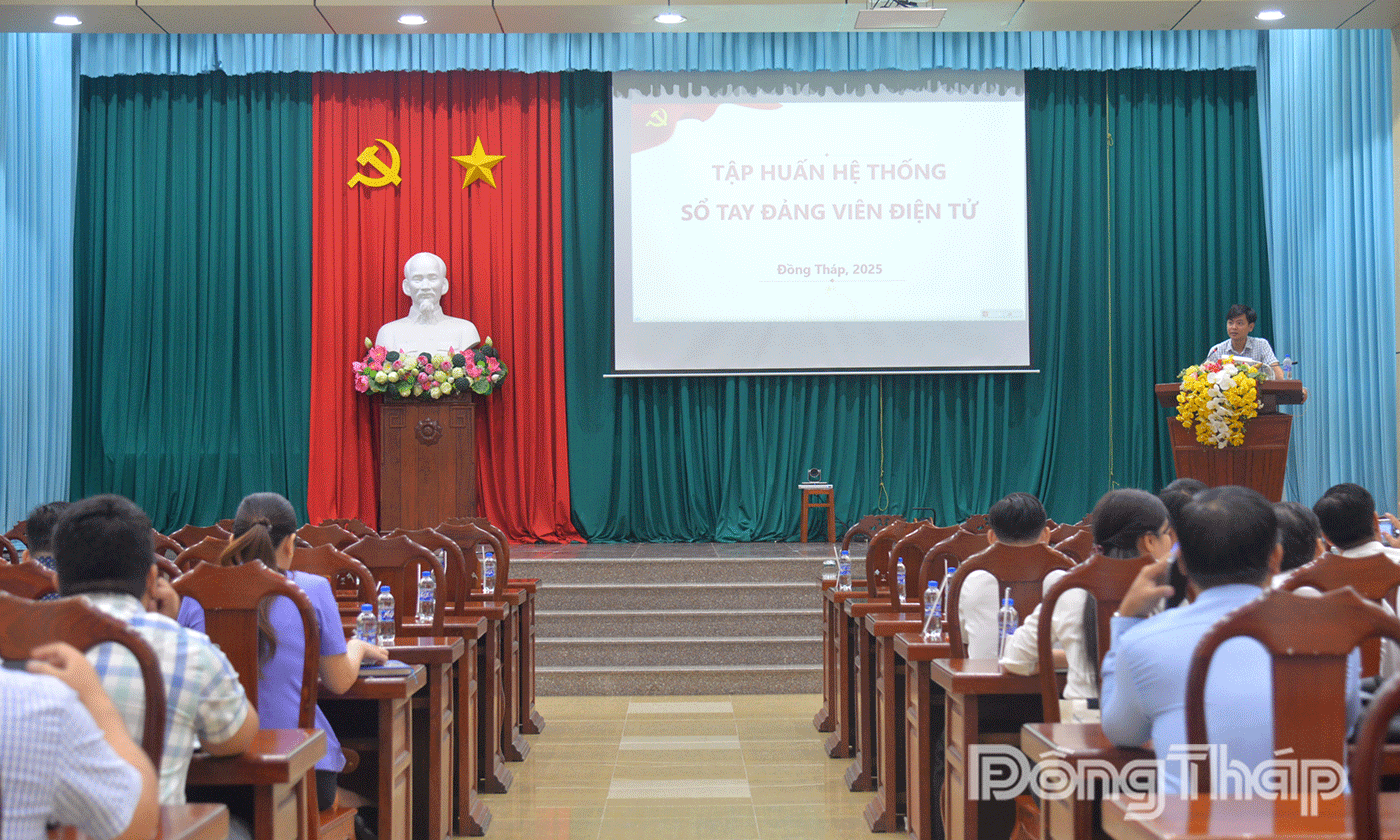 Tại buổi tập huấn, cán bộ kỹ thuật đã giới thiệu tổng quan về các tính năng của ứng dụng.