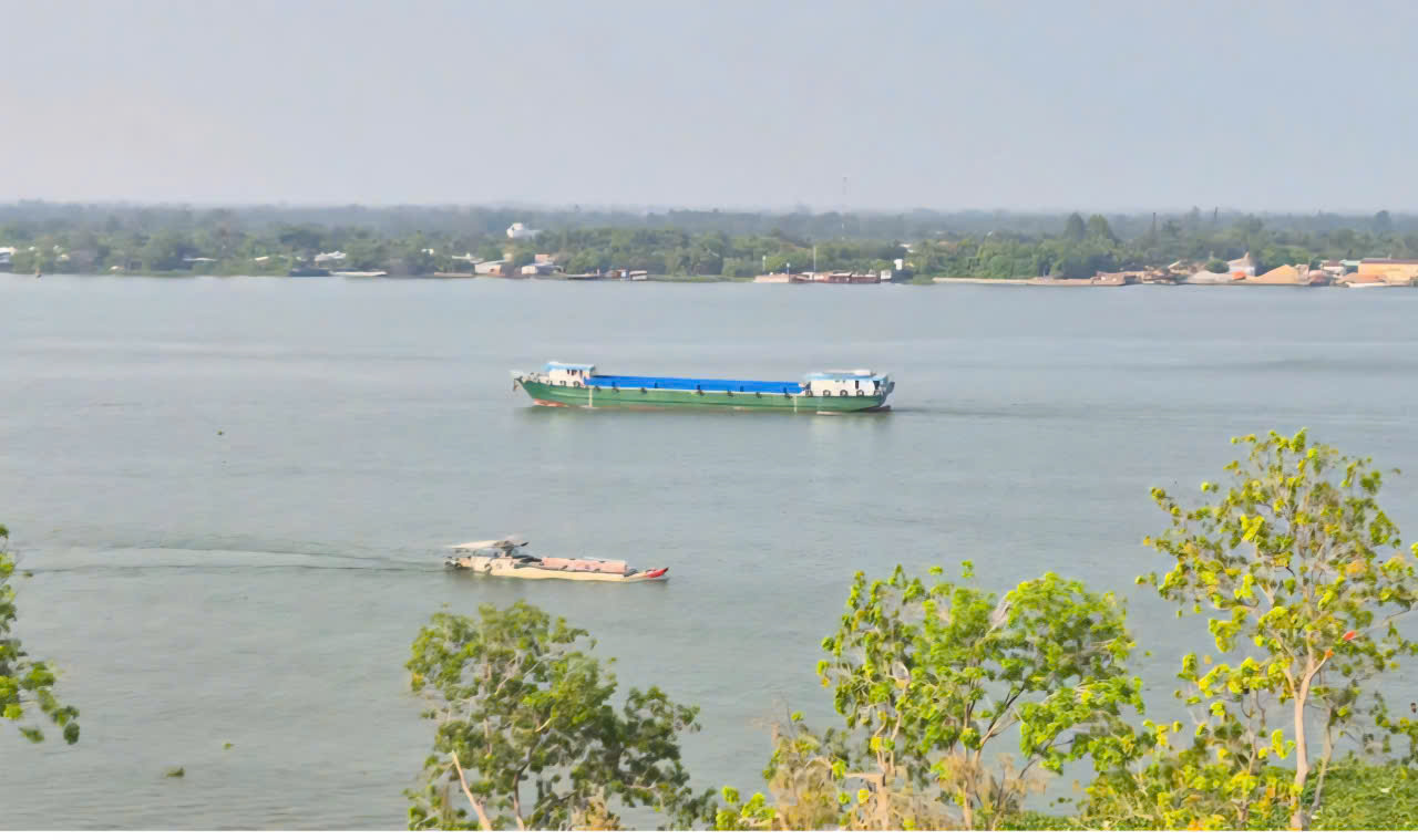 Sông Hậu, tuyến đường thủy huyết mạch đi qua địa bàn TP Cần Thơ.