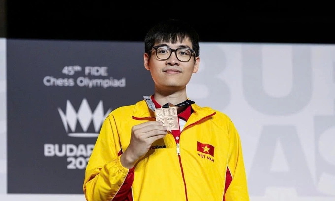 Lê Tuấn Minh với HC đồng cá nhân bàn ba bảng Mở rộng Olympiad cờ vua tại Budapest, Hungary tối 22-9-2024. Ảnh: FIDE