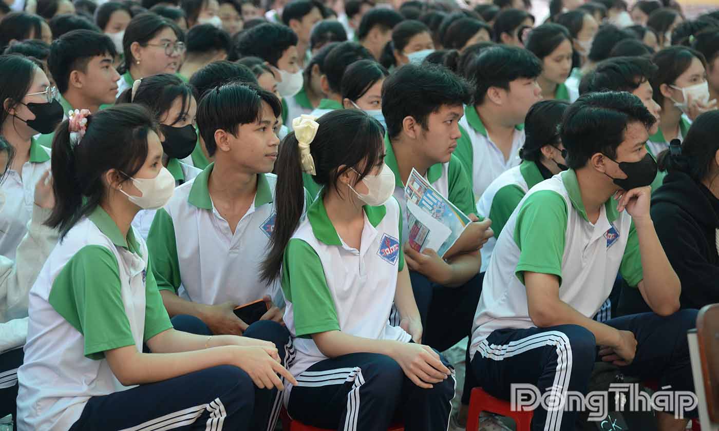 Phiên giao dịch đã cung cấp nhiều thông tin về thị trường lao động cũng như cơ hội việc làm trong và ngoài tỉnh.