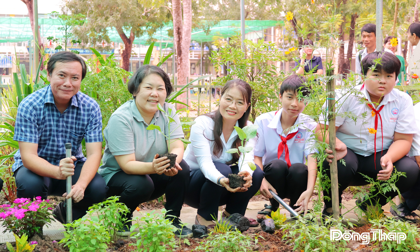  Sự kết nối giữa Nhà nước - nhà trường - doanh nghiệp - tổ chức quốc tế đã tạo nên sức mạnh tổng hợp, giúp chương trình “Tặng hạt giống - Gieo mầm xanh cho trường học” trở thành mô hình mẫu trong giáo dục trải nghiệm gắn với nông nghiệp sạch