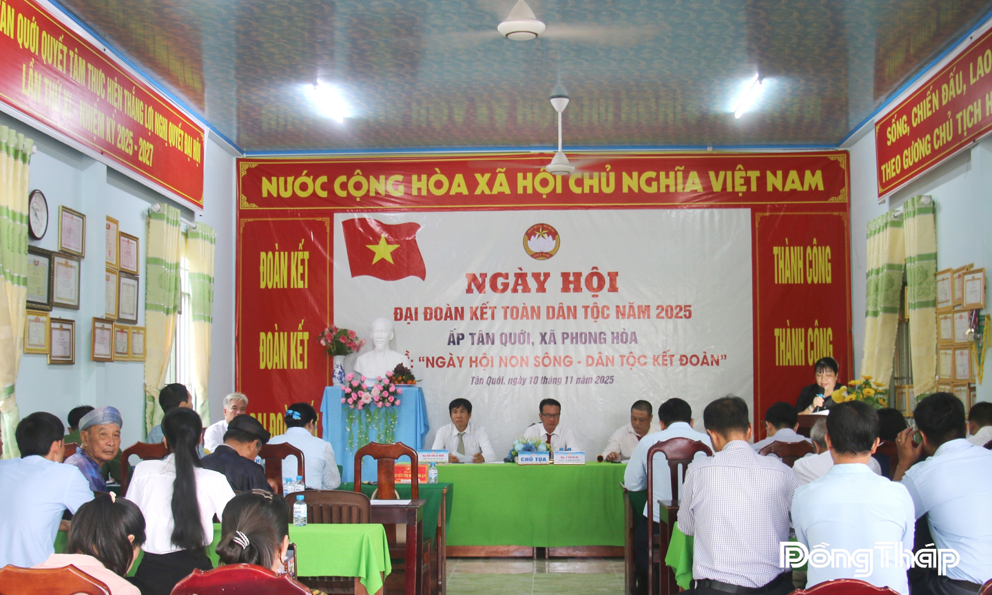 Không khí đầm ấm tại Ngày hội Đại đoàn kết toàn dân tộc ấp Tân Quới. 