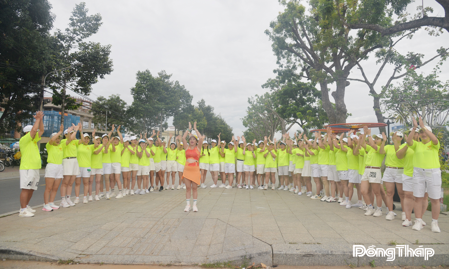 Tập thể dục mỗi ngày để nâng cao sức khỏe, phòng ngừa bệnh tật.                                Ảnh: PHƯƠNG MAI