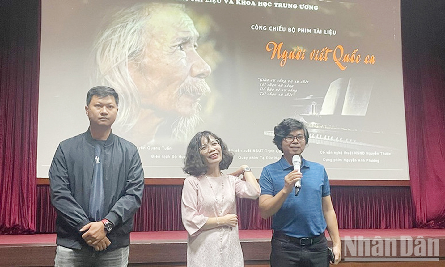 Sự xúc động của người xem dành cho đạo diễn Đặng Linh. 