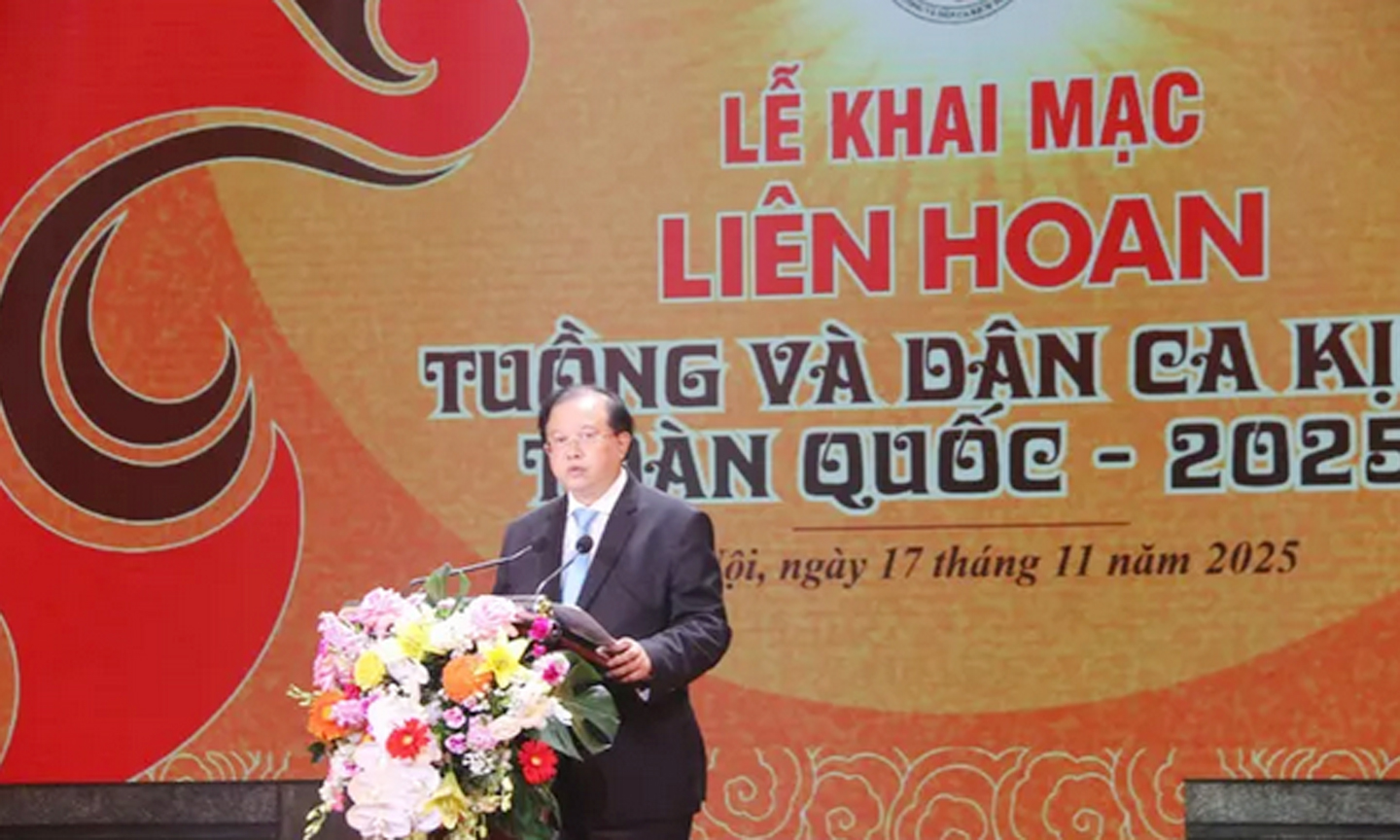 Thứ trưởng Bộ VH-TT-DL Tạ Quang Đông phát biểu khai mạc.