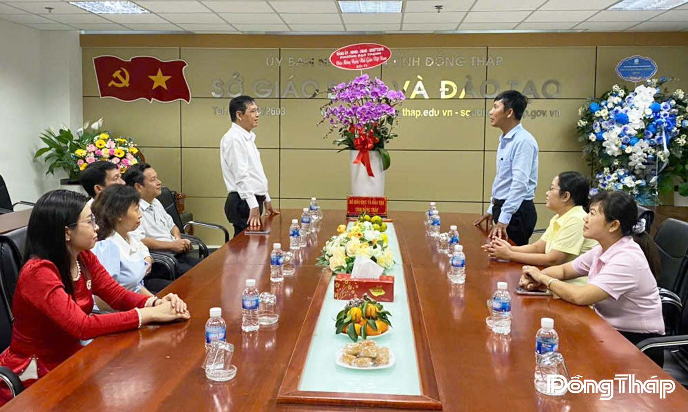 Đoàn đến thăm, chúc mừng Sở Giáo dục và Đào tạo tỉnh Đồng Tháp.