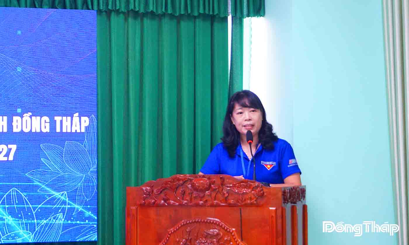 Đồng chí Ngô Thị Ngọc Hạnh, Bí thư Đảng ủy, Tổng Biên tập Báo và Phát thanh, Truyền hình Đồng Tháp phát biểu tại Đại hội.