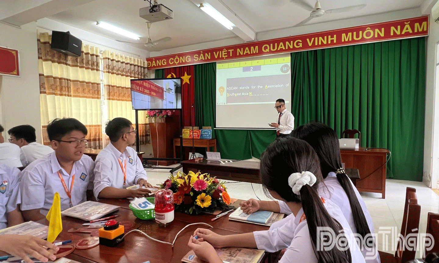 Tiết lịch sử của thầy Nguyễn Công Hậu, giáo viên Trường THPT Tân Hiệp.