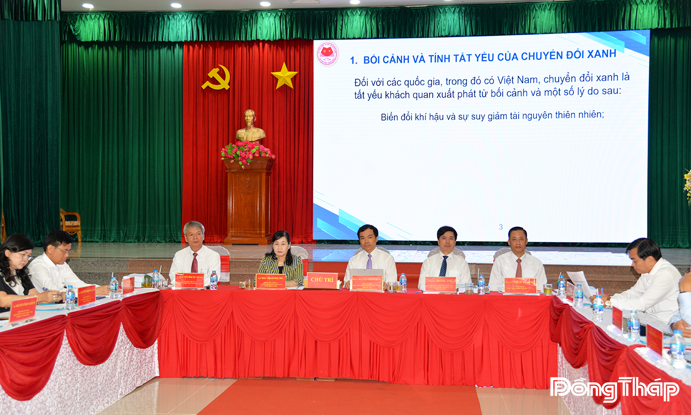 Chủ trì Hội thảo.