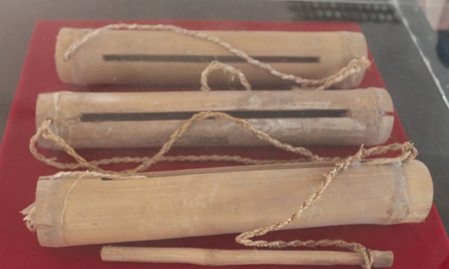 Mõ - là dụng cụ Nhân dân xã Tân Bình - Cai Lậy sử dụng hưởng ứng cuộc khởi nghĩa Nam kỳ.