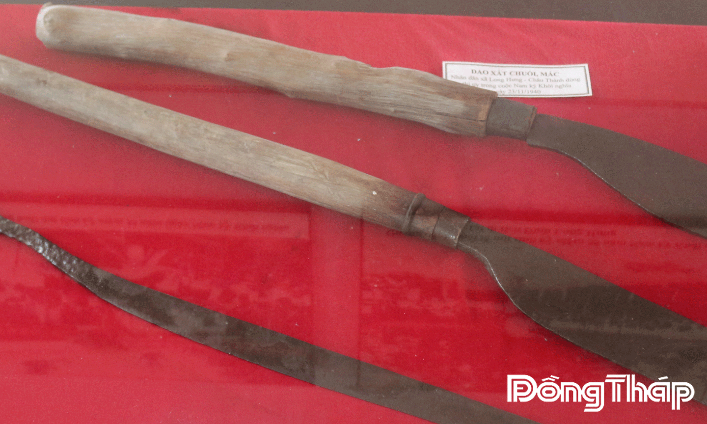 Phảng - là dụng cụ ông Châu Văn Sĩ sử dụng để trừng trị tên ác ôn Hào Cương tại đình Thâm Nhơn, xã Thân Cửu Nghĩa ngày 23-11-1940. 