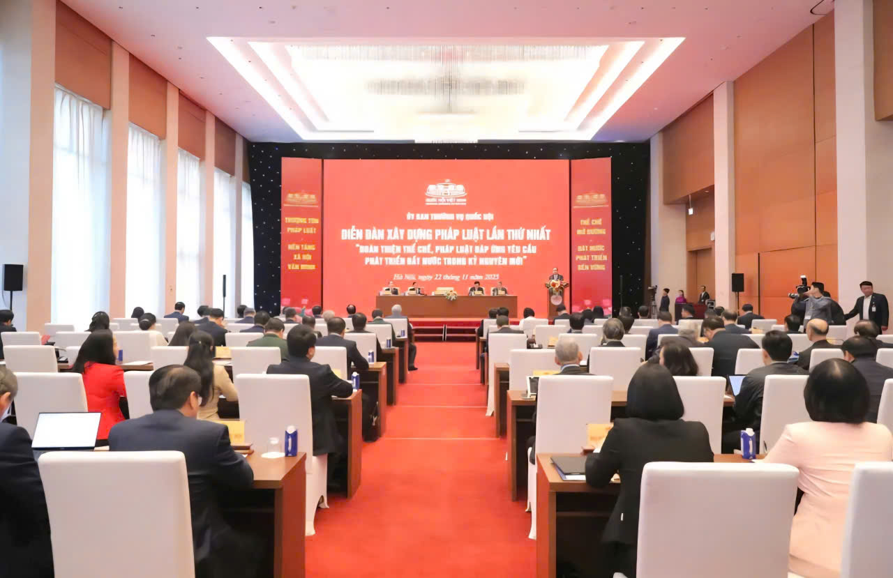 Diễn đàn Xây dựng pháp luật lần thứ nhất. Ảnh: VIẾT CHUNG