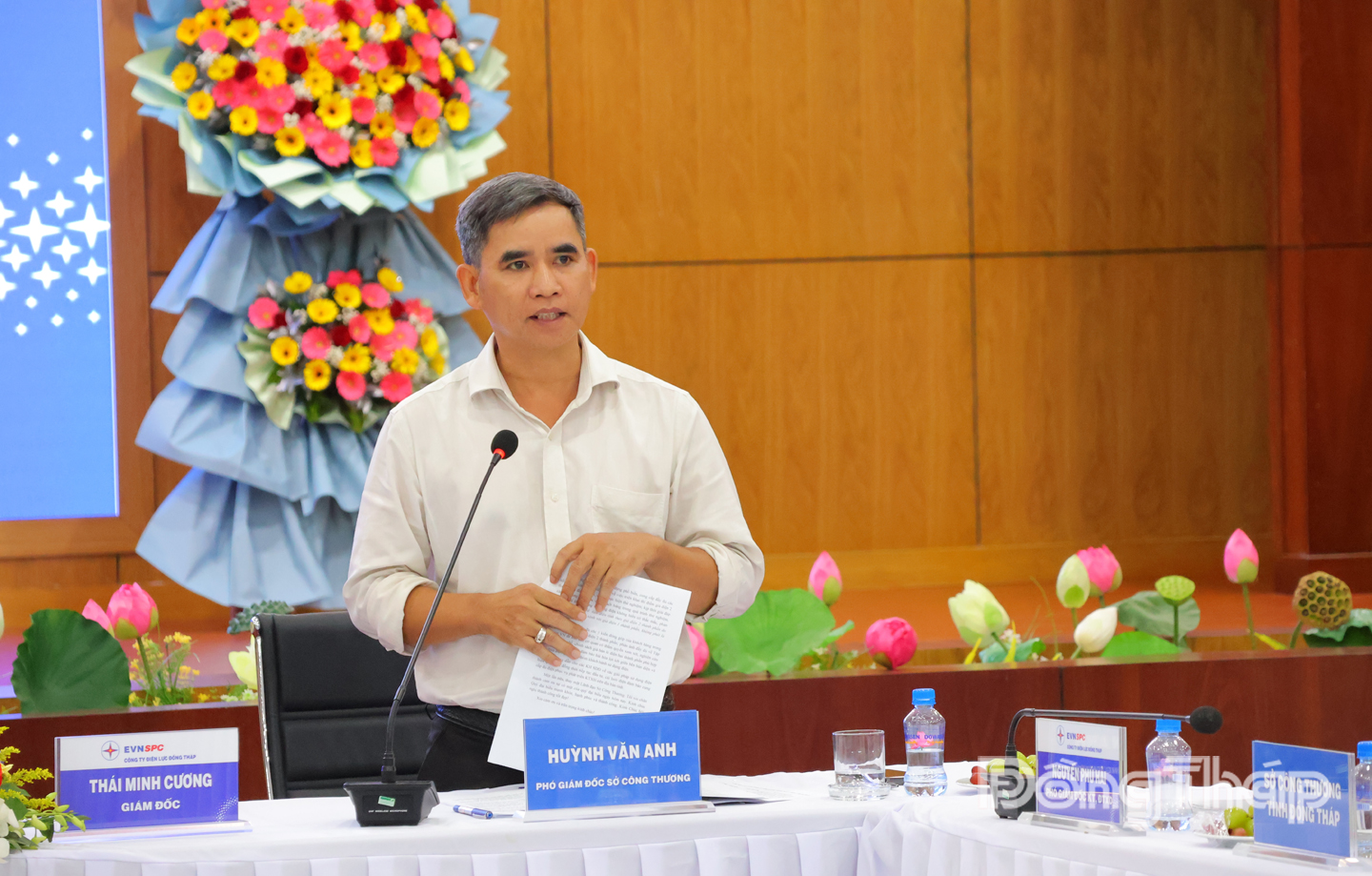 Phó Giám đốc Sở Công Thương Đồng Tháp, Ông Huỳnh Văn Anh ghi nhận nỗ lực của Công ty Điện lực Đồng Tháp trong việc cung cấp thông tin đầy đủ, minh bạch và tạo diễn đàn đối thoại giữa ngành điện với cộng đồng doanh nghiệp  .