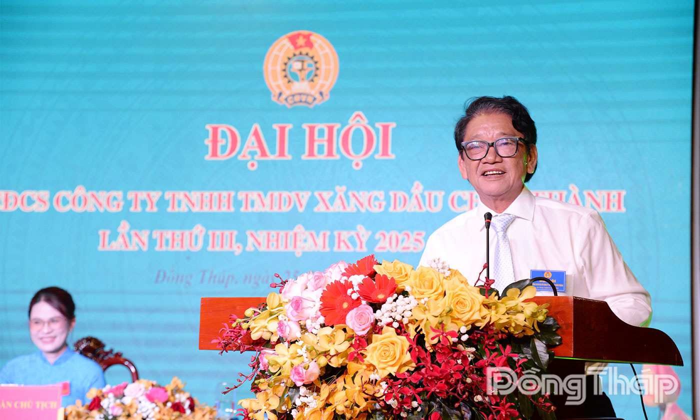 Ông Nguyễn Văn Hằng, Chủ tịch HĐTV Công ty TNHH TMDV Xăng dầu Châu Thành phát biểu tại đại hội.