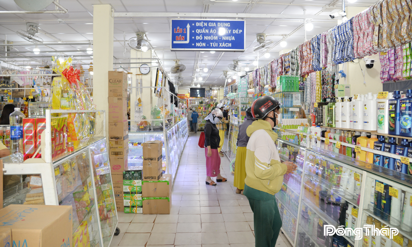 Hàng hóa tại Hợp tác xã Thương mại - Dịch vụ Mỹ Tho phong phú phục vụ tốt mọi tầng lớp Nhân dân và là nơi mua sắm đáng tin cậy.