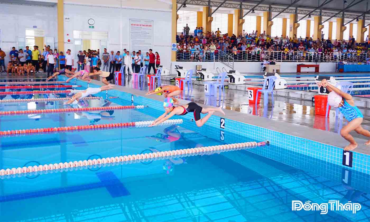 VĐV các đơn vị tranh tài ở Hội thi Bơi, lặn, cứu đuối tỉnh Đồng Tháp năm 2025.