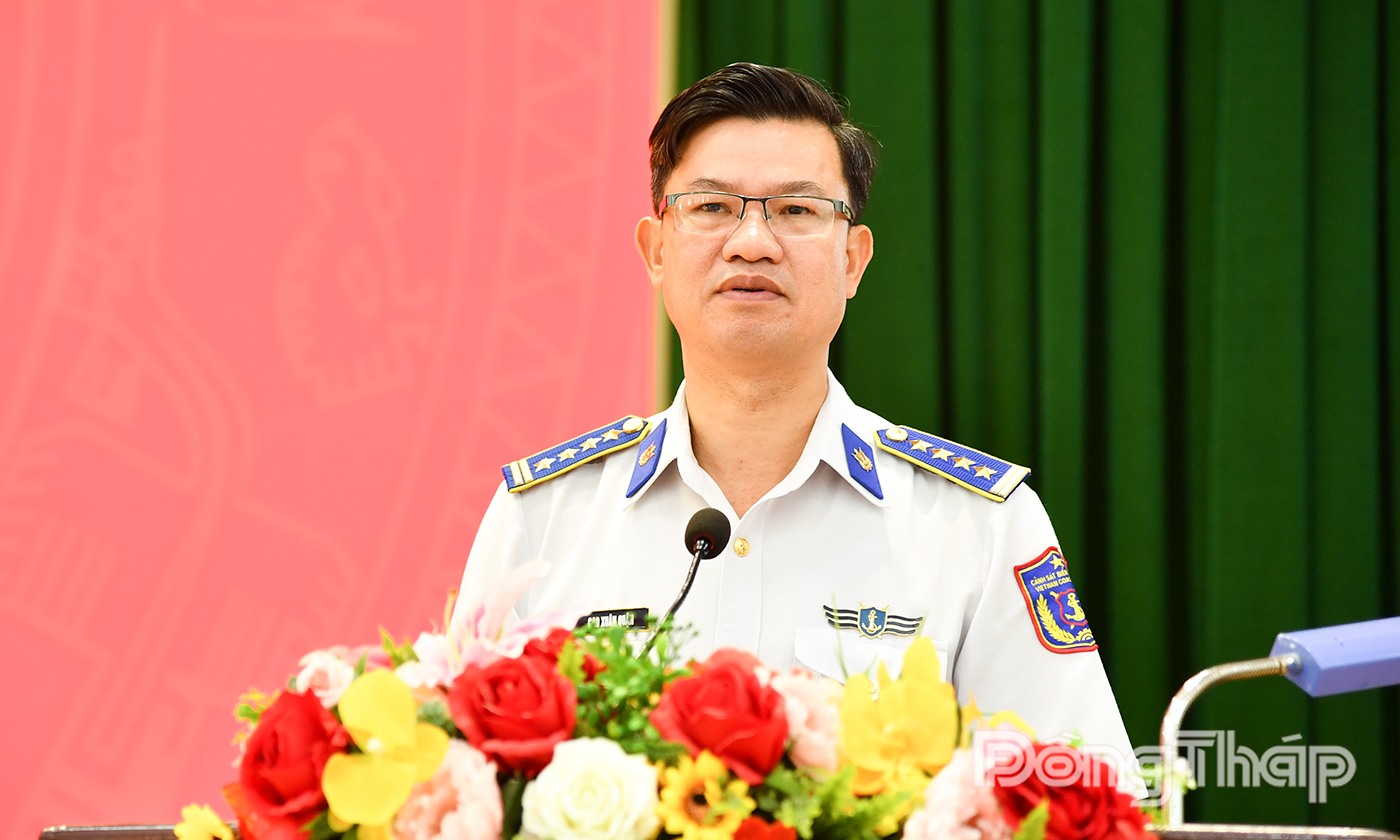 Đại tá Cao Xuân Quận, Phó Chính ủy Vùng Cảnh sát biển 3,Trưởng Ban tổ chức Cuộc thi phát biểu tại hội nghị.