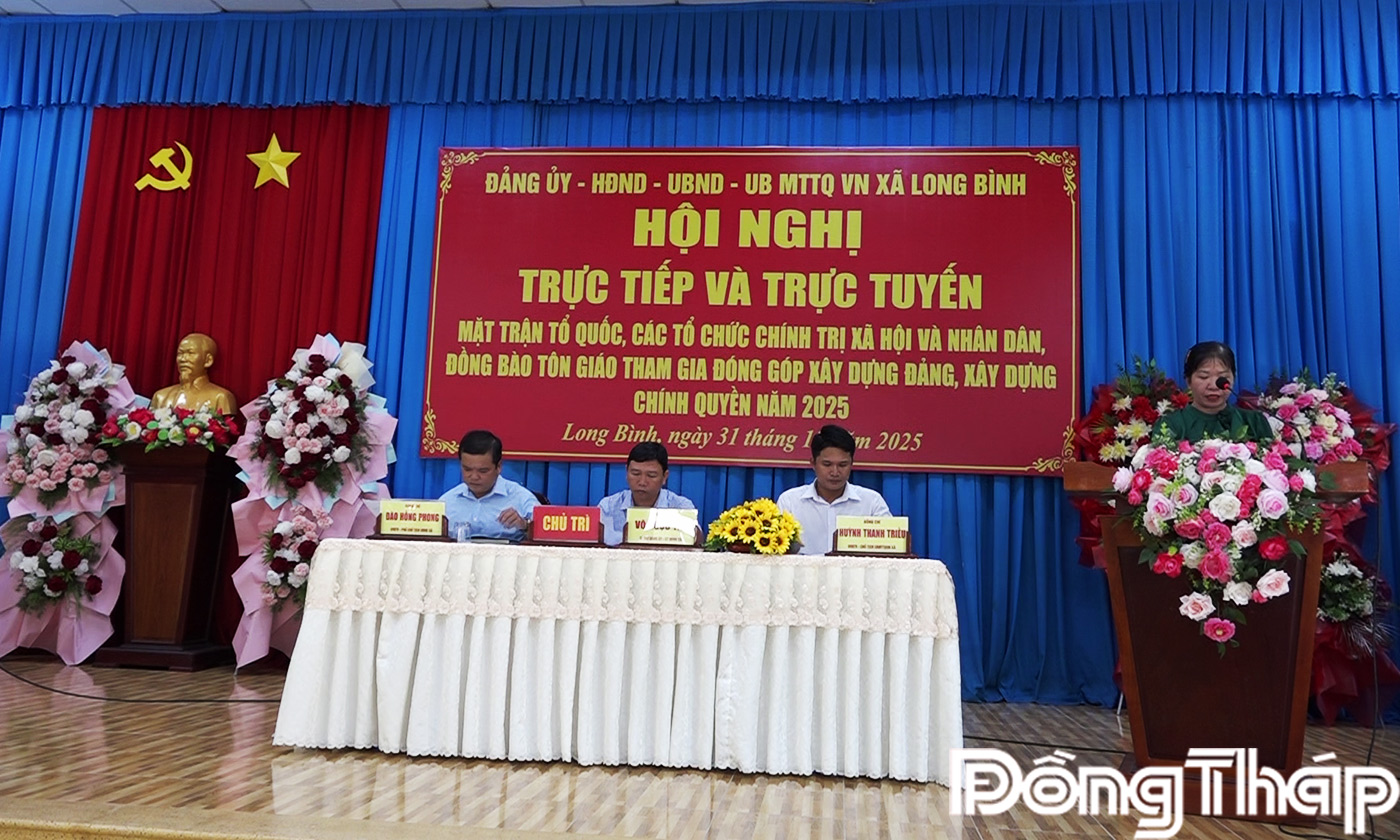 Đảng ủy, Hội đồng nhân dân, Ủy ban nhân dân, Ủy ban Mặt trận Tổ quốc Việt Nam xã Long Bình tổ chức Hội nghị trực tiếp và trực tuyến giữa Mặt trận Tổ quốc, các tổ chức chính trị - xã hội và Nhân dân, đồng bào tôn giáo tham gia đóng góp xây dựng Đảng, xây dựng chính quyền năm 2025. Ảnh: QUỐC NHẬM.